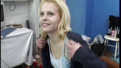 Blondes Duennes Teen Selfcare