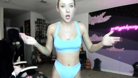 Hot Amateur Webcam Teen Masturbates For Their Fans